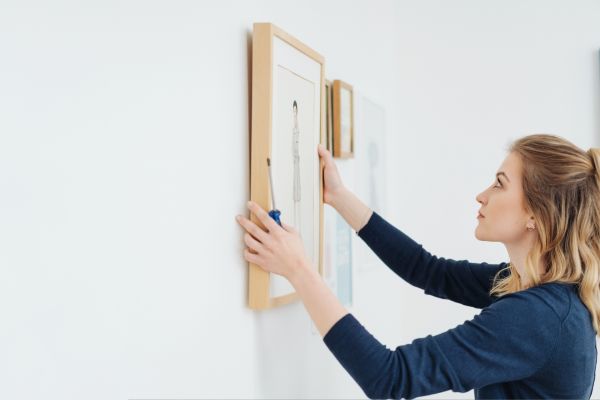 Cost of Picture Hanging Service in Snellville